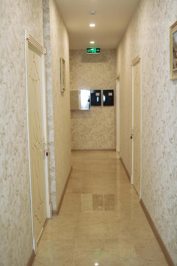 Midcity Hotel Bakoe Buitenkant foto