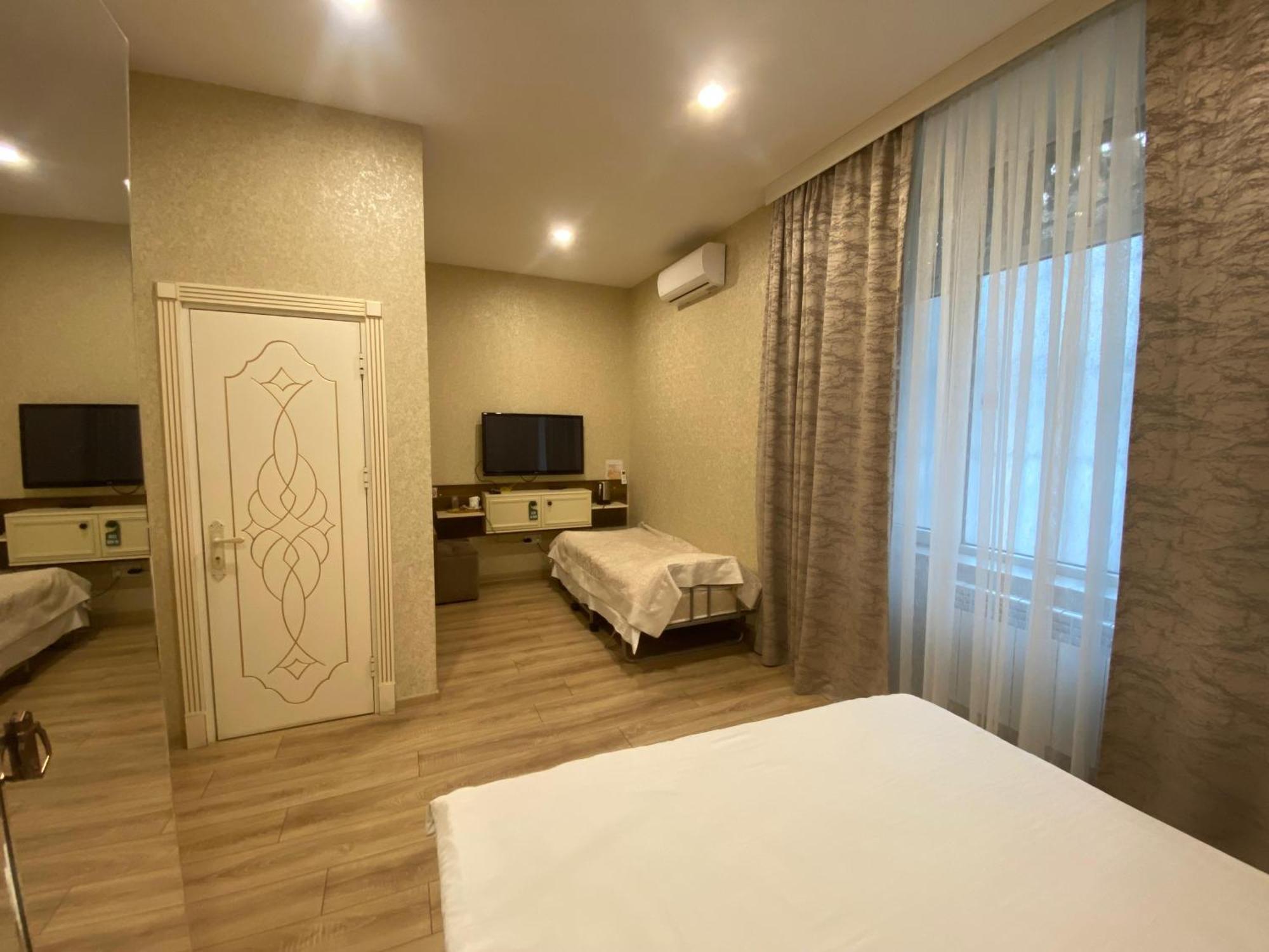 Midcity Hotel Bakoe Buitenkant foto
